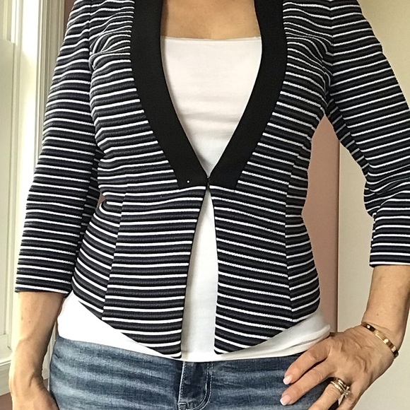 Lightweight Jacket - Picture 2 of 3